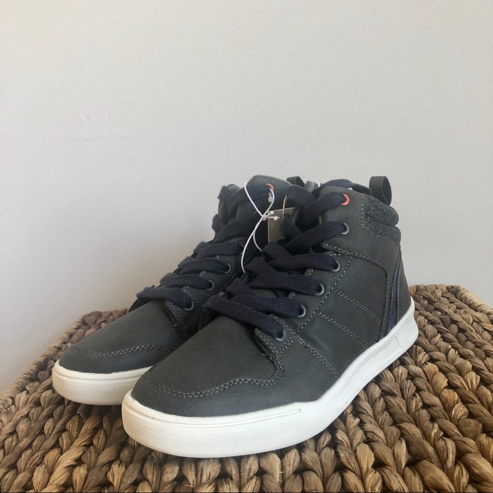 NWT Art Class Geoff Boys’ High Top Sneaker Size 2 - Picture 1 of 5